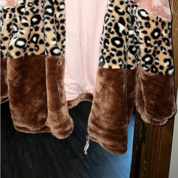 Women’s UGG Jacket - Picture 2 of 5